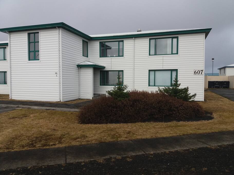 The entrance is on the right side of the house. Apartments F, G and C