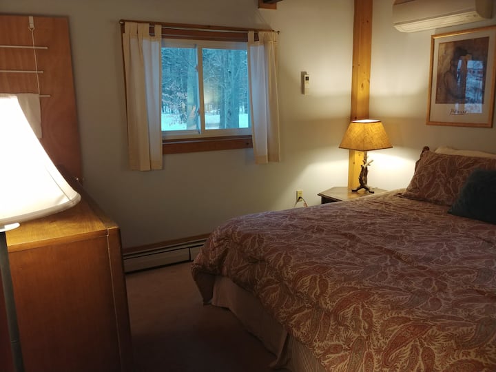 chambre principale avec lit King Size, niveau principal
