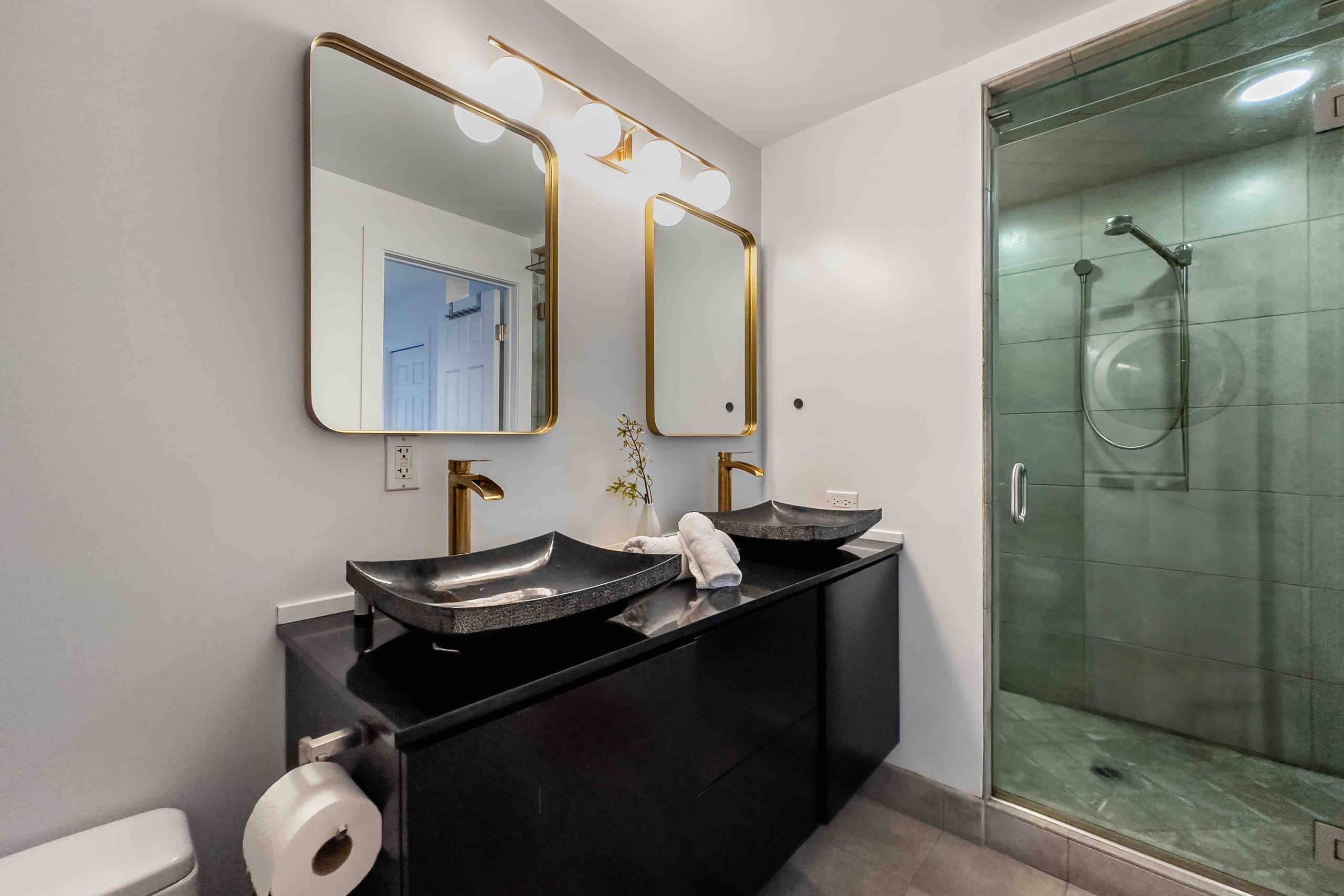 Home in San Francisco · ★4.82 · 3 bedrooms · 3 beds · 2 baths - Image 42