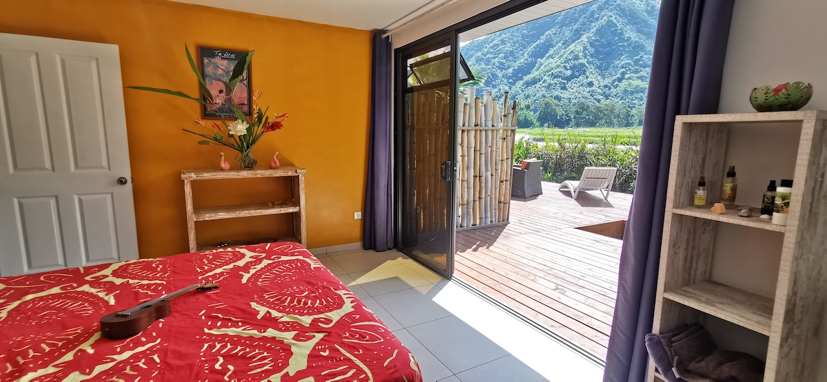 Maison et environnement naturel autour d'A Hi'o I To Mou'a à Teahupoo