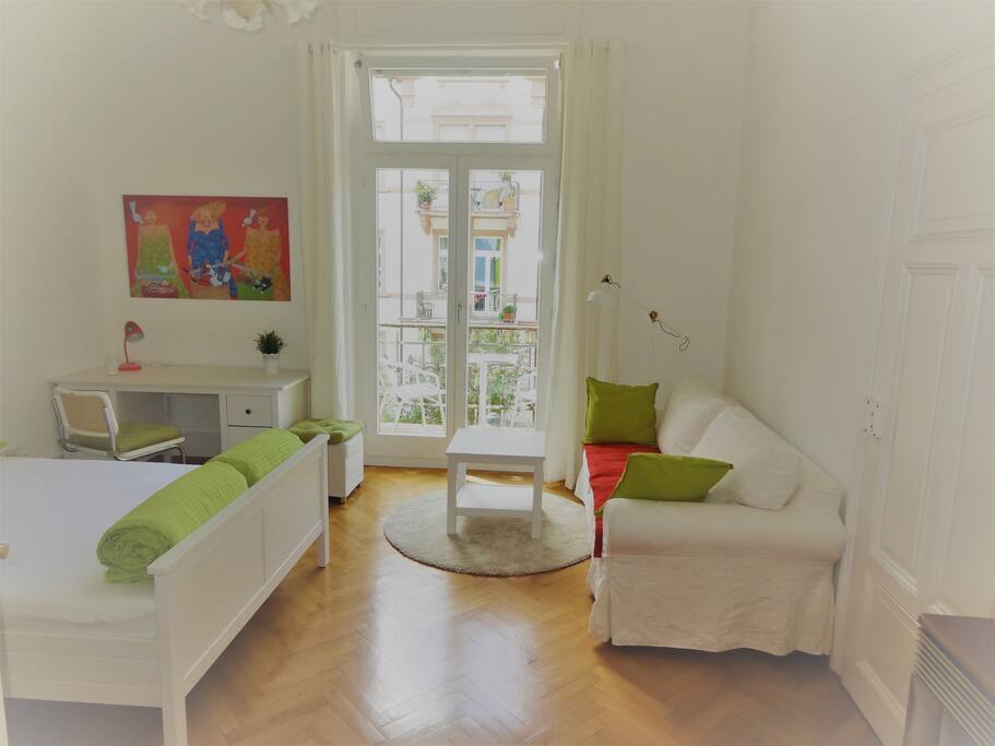 Room "Balcony"...