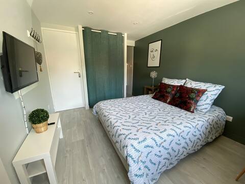 Cozy private room/independent studio