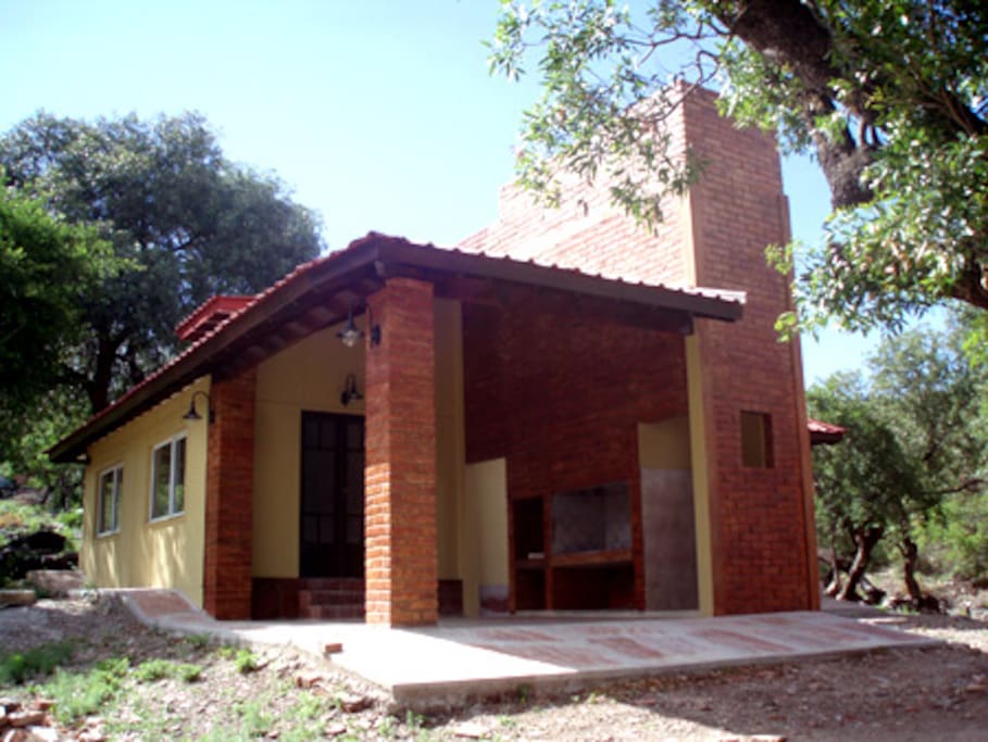 Chacras de 5 cabañas con capacidad para 8 personas.