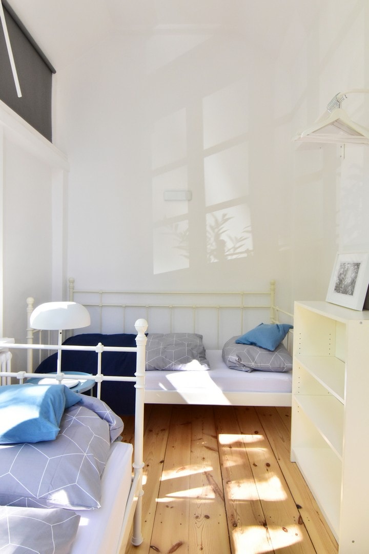 Спална соба со 2 кревета