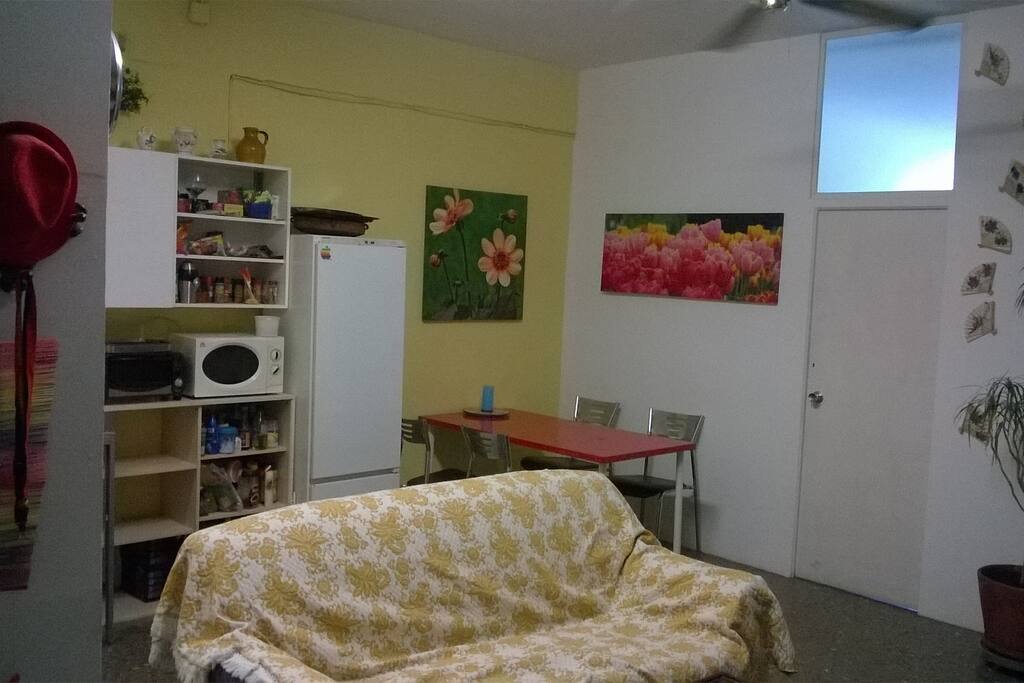 Comedor 60 m2, cocina incluida.