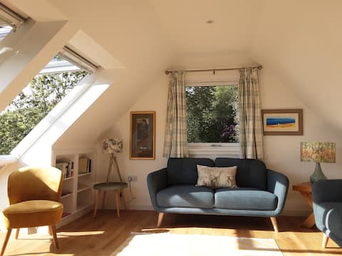 Successful Airbnb property: The wee house-Birchwood by the sea. in Gairloch