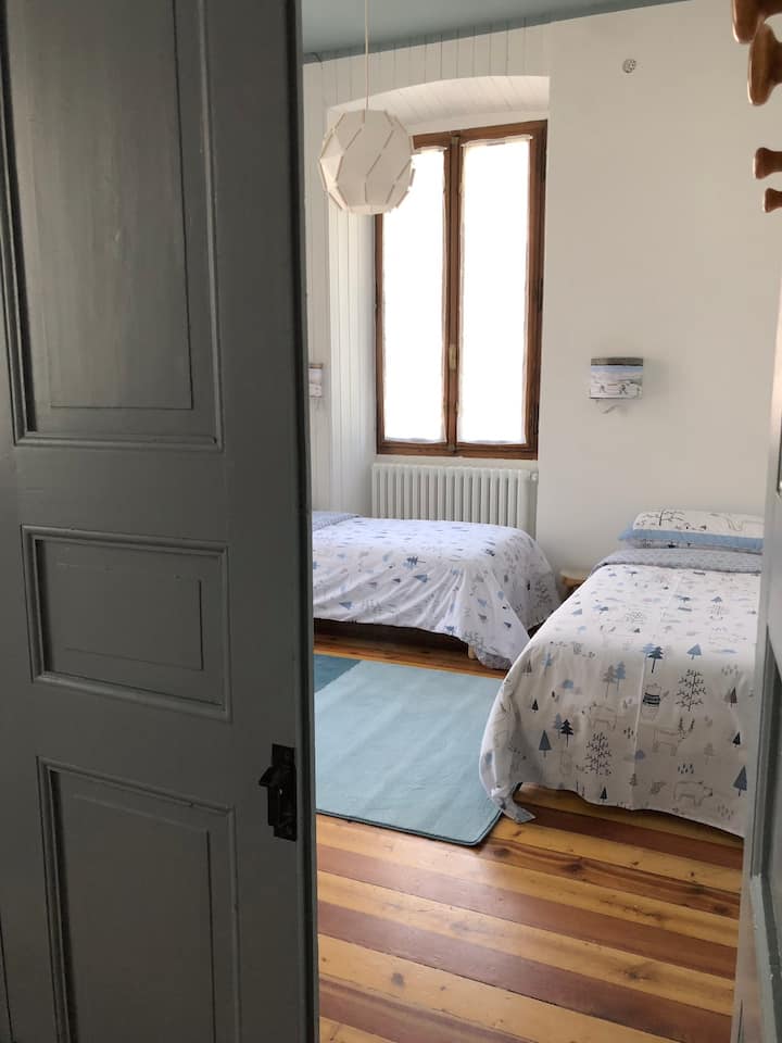 Detská izba s spojovacími dverami s dvojlôžkovou izbou 1