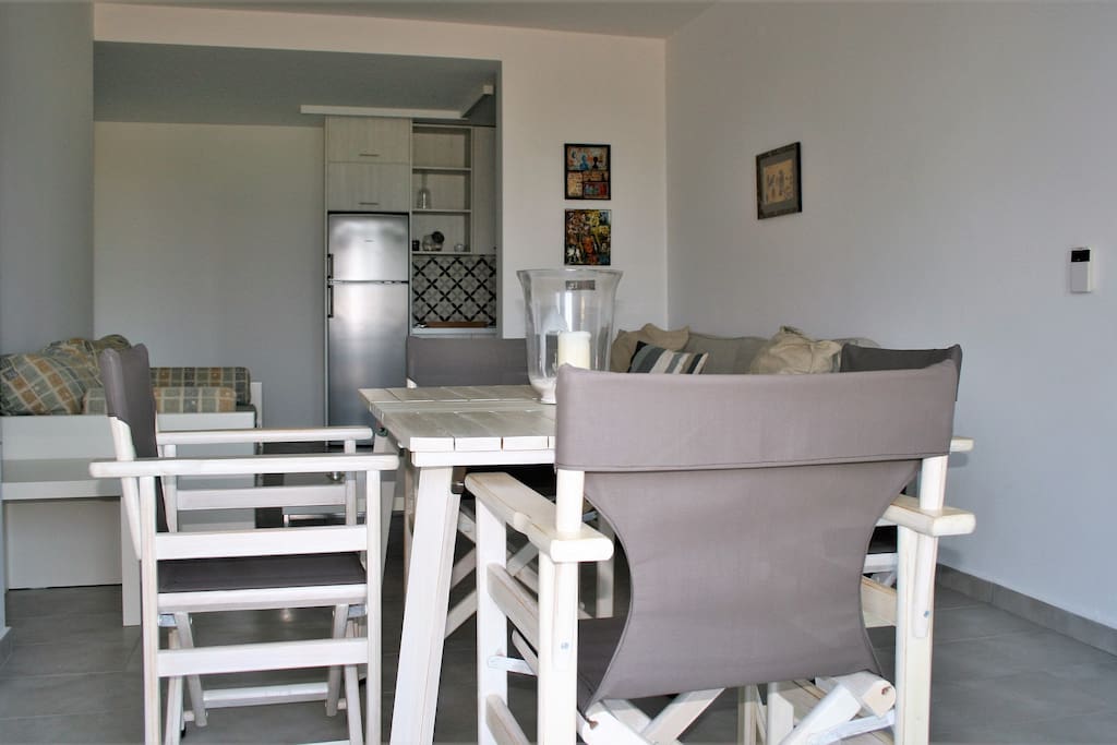 Living room & Kitchen