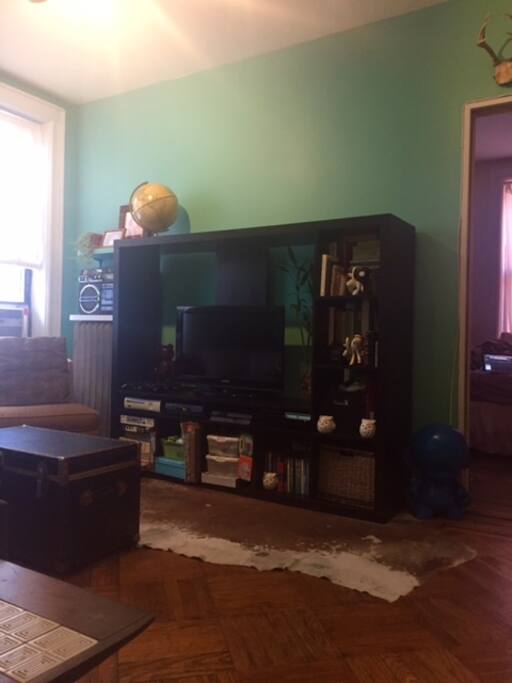Living room includes TV, cable, and Netflicks.