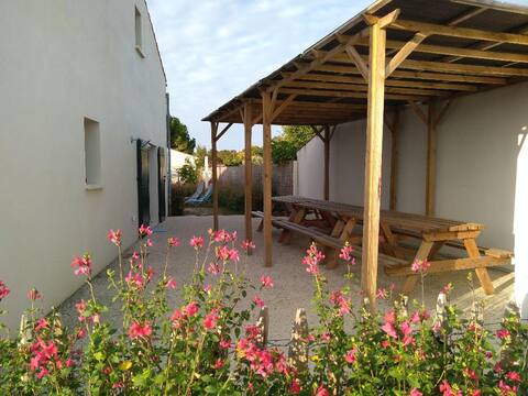 Quiet 18-person cottages in DOMINO