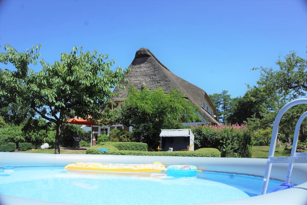 Der Sommer ist daaaa! Pool im Garten