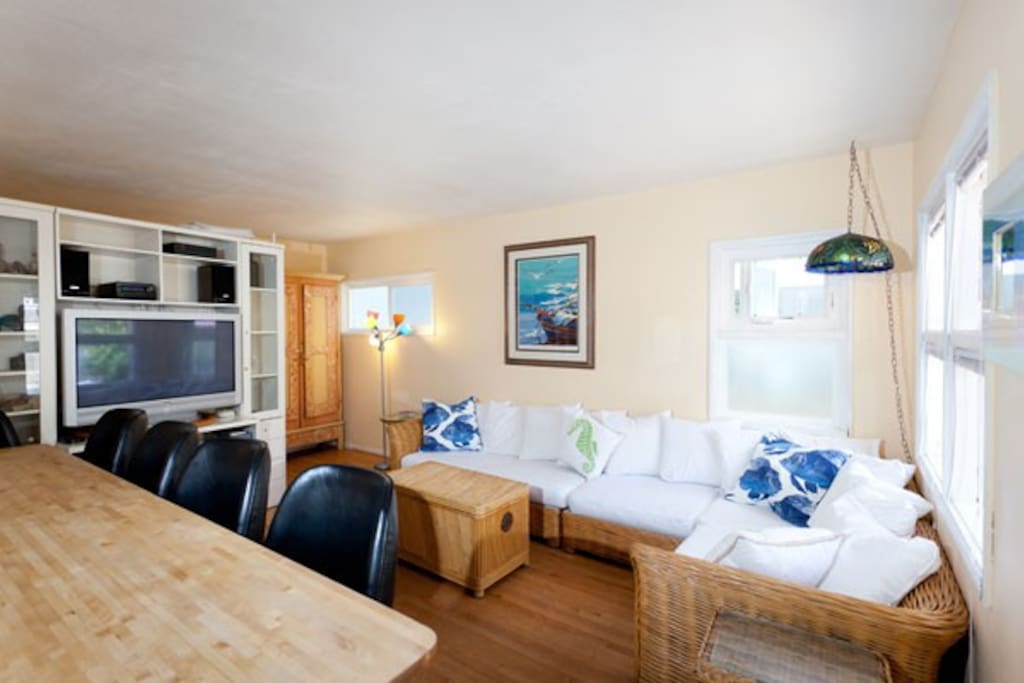 view of living area from kitchen Flat screen TV with Netflix Streaming, wireless internet