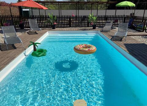 Spacious villa, heated pool, bocce ball court