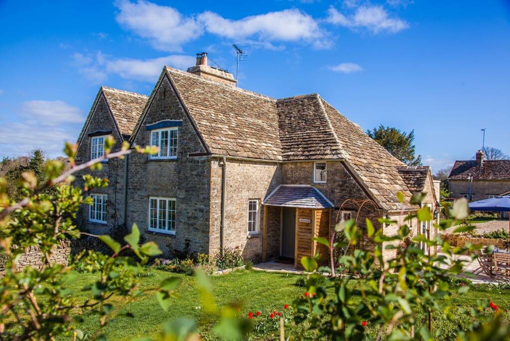 Beautiful Apsley Cottage.