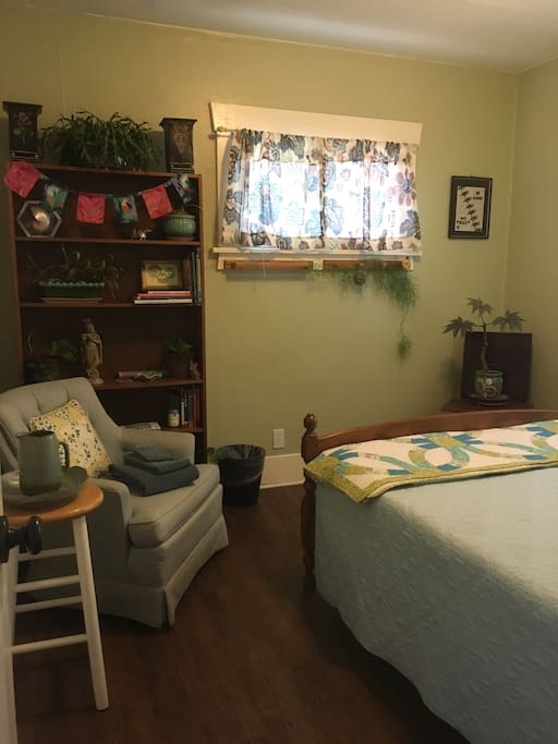 Art, quilt and pottery collectibles in a relaxing environment.