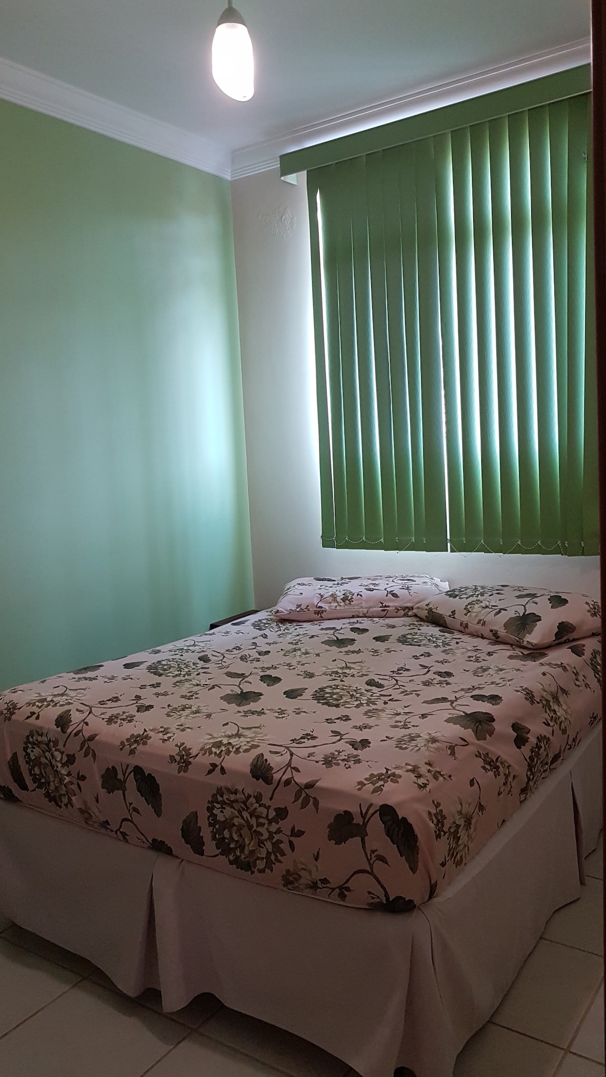 Habitación 1: somier doble.