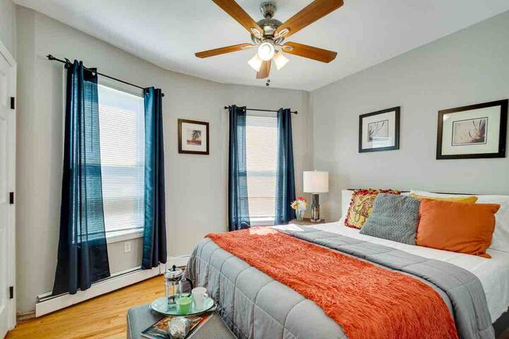 Unique 2 floors 8 beds 4 bath public transit gallery image 4