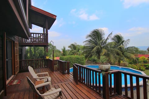 Terry's Place (Beautiful Home w/ Mt. Views & Pool)