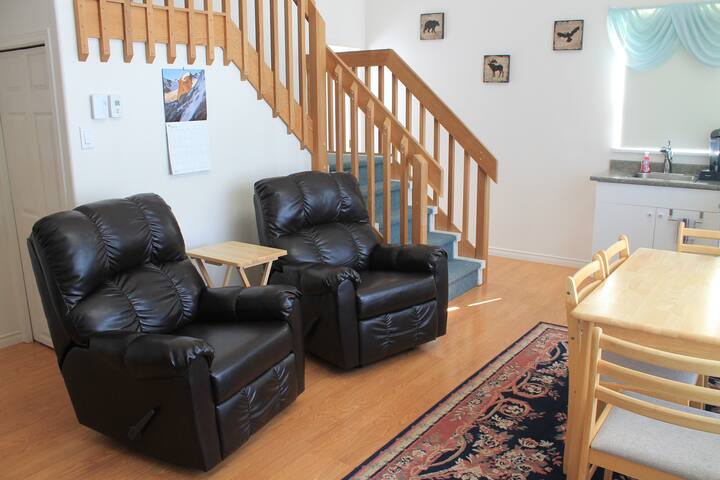 2 Zimmer Ferienwohnung Mit Gallerie Schlafzimmer Gastesuiten Zur Miete In Smithers British Columbia Kanada