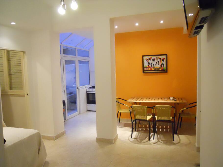 Sala de estar comedor y cocina integrados