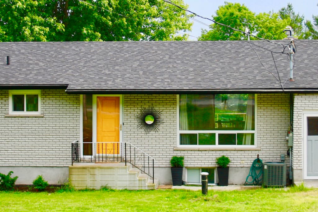 This 1973 Bungalow sits on 1.25 Acres of raised rolling hills, two minutes from Bloomfield and 5 minutes from Picton