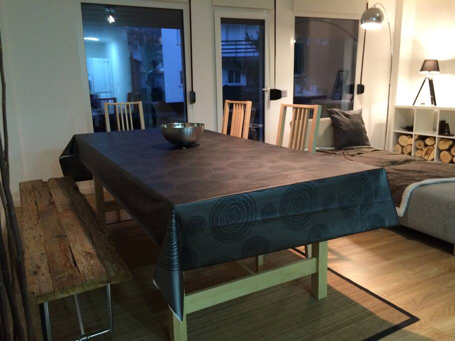 Comedor, acceso a la terraza.