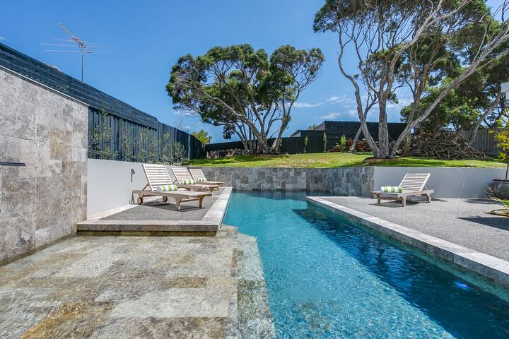 Sorrento Beauty with Sparkling pool gallery image 4