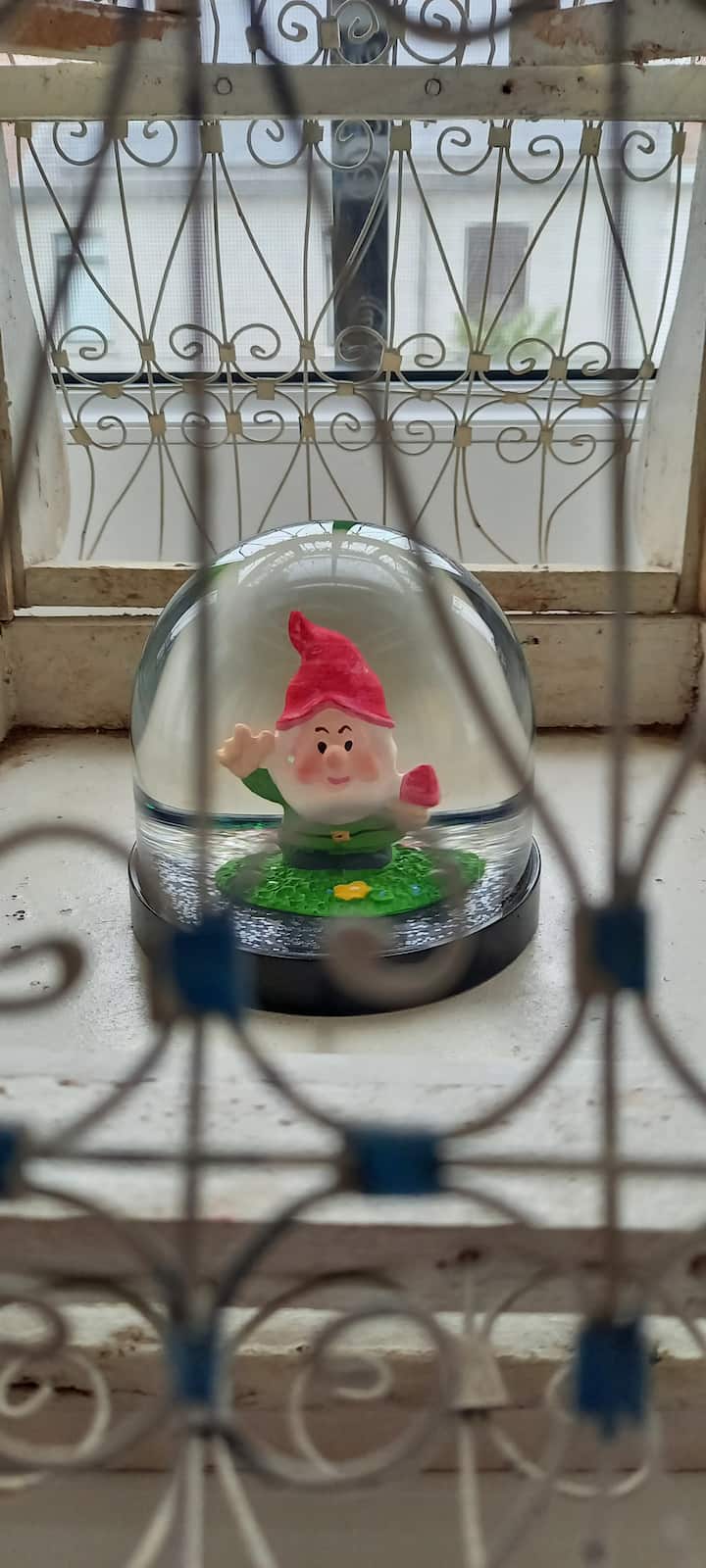 Mwenza huyu mdogo mwenye furaha atakuweka katika "masterbedroom".