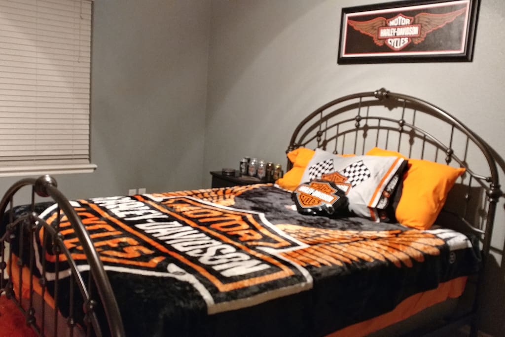 Harley room with queen bed