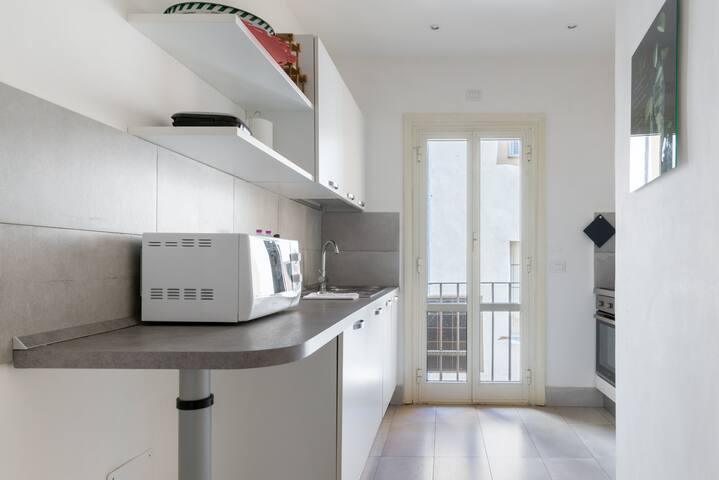 Spacious and elegant in Campo de’ Fiori | Int. 6 gallery image 4