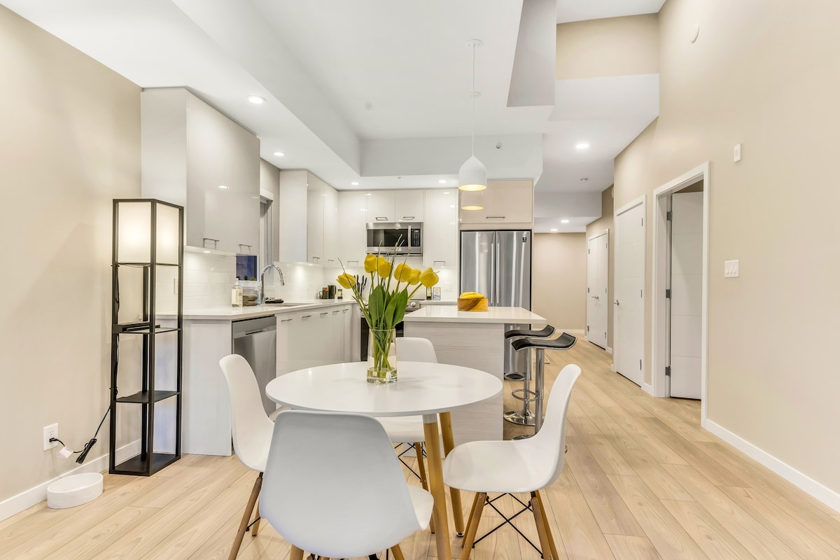 High-End 2BR Penthouse | Scenic Mountain Views