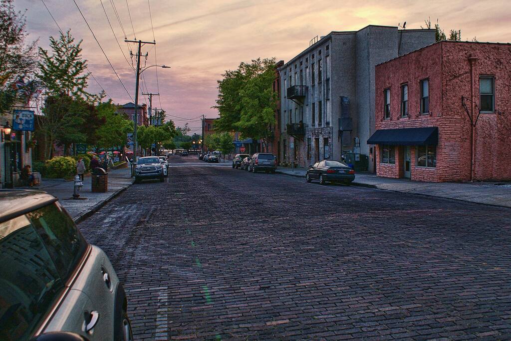 Steps from Front Street and restaurants in downtown Wilmington.