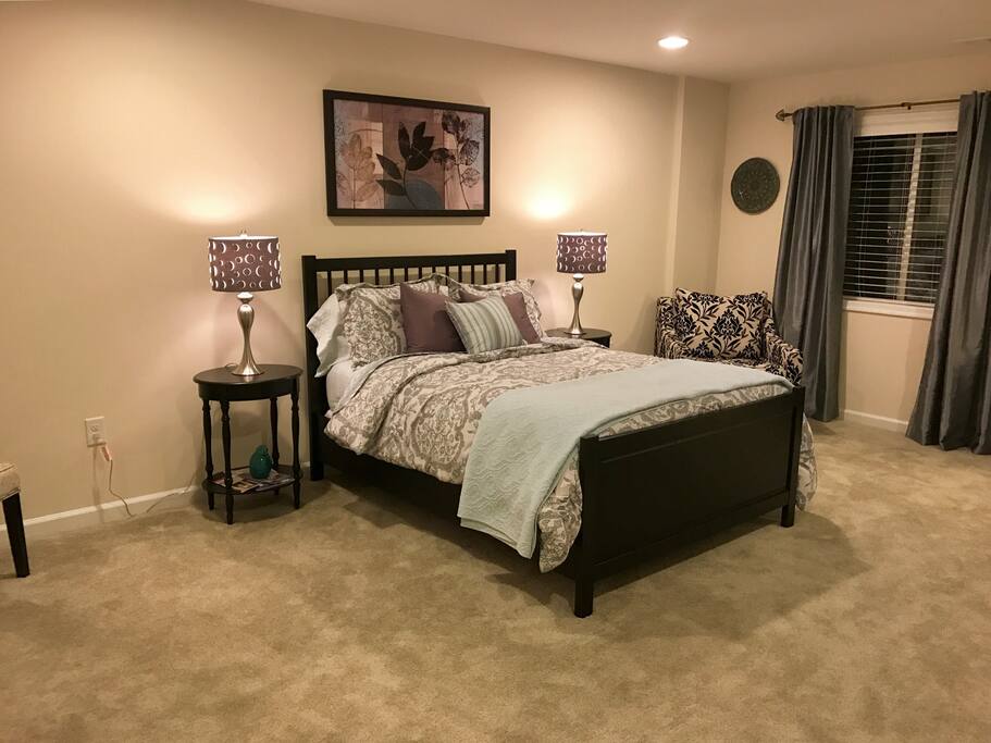 Super comfortable double bed with fresh sheets & fabulous lighting.