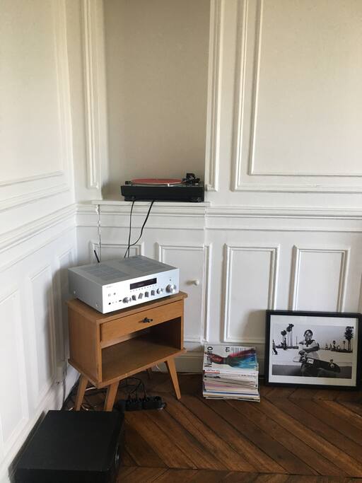 High-End music system connected to internet with an integration of streaming music service