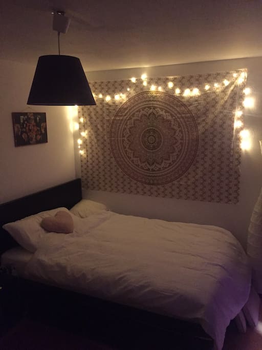Bedroom by night