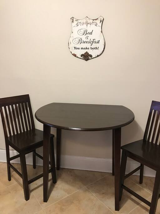 ...with eat in breakfast area