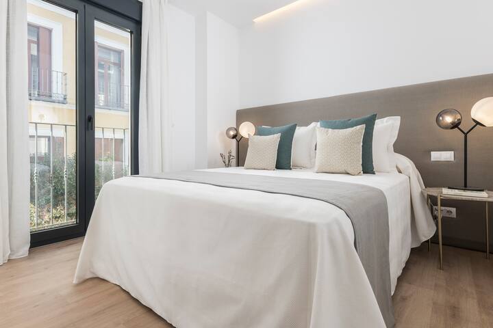 Homeclub | Style and Comfort in Madrid Center gallery image 3