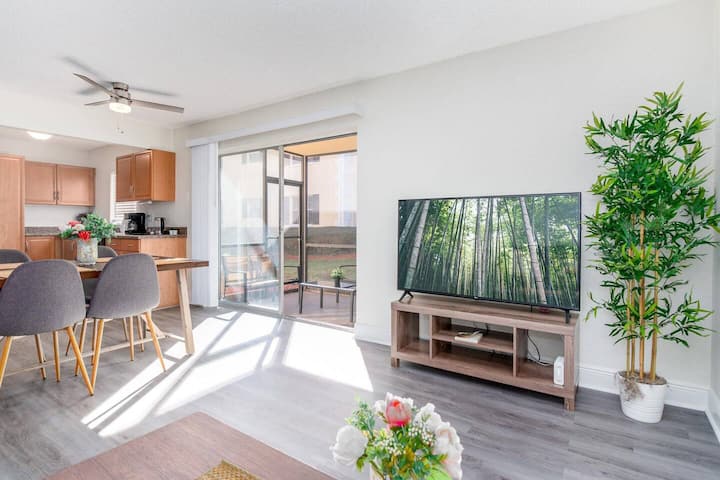 Cozy, Retreat Condo With Pool – 6 Min To The Beach - Largo, FL