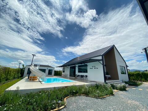373 pool villa 10 guests