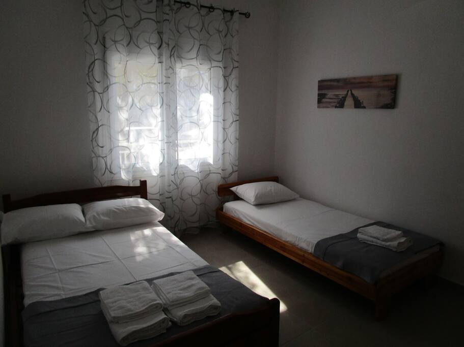 2nd bedroom