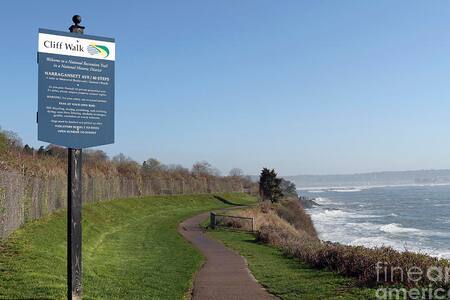 Second floor suite near Cliff Walk