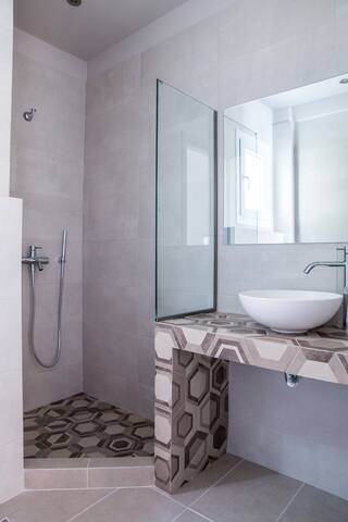 Athens Luxury Apartment w/ Wi-fi, Terrace & BBQ gallery image 5