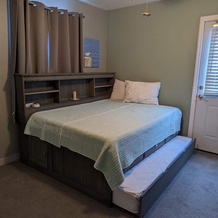 חדר שינה 2 - מיטה מלאה חדשה עם מיטה זוגית נפתחת 