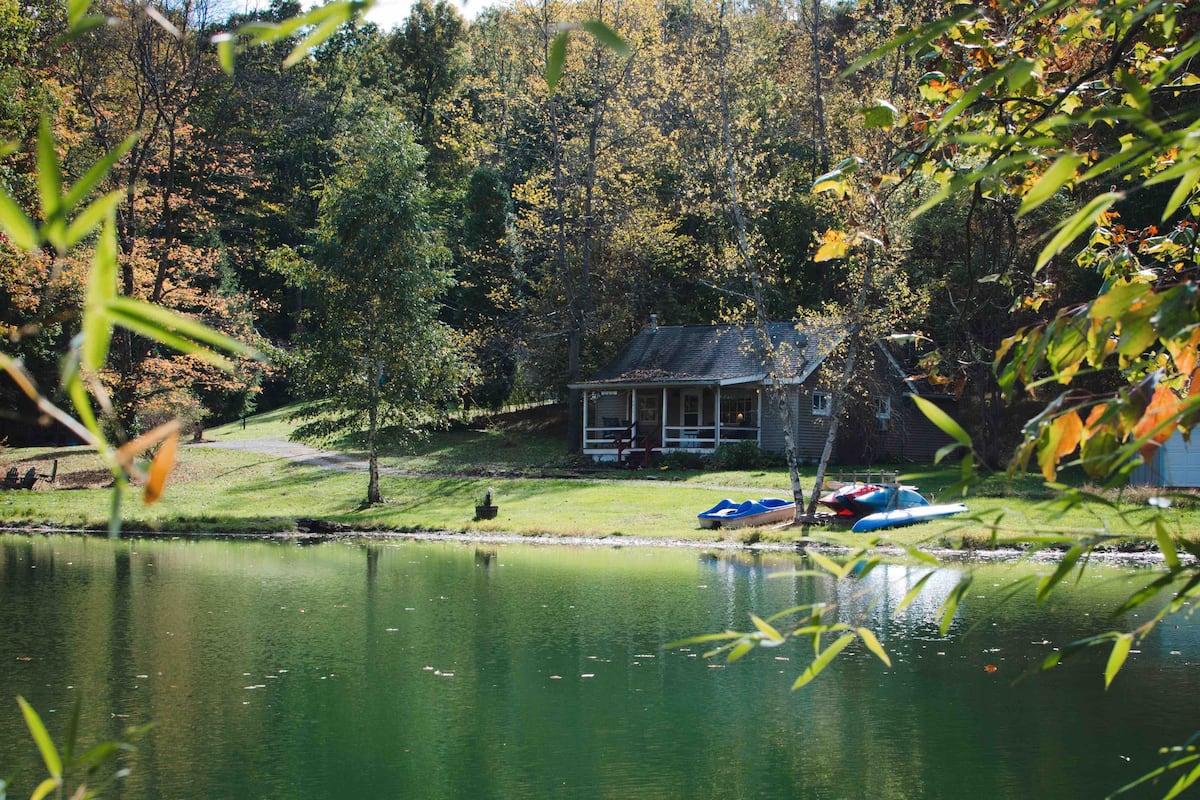 Lakeside Cabin Lakeside Cabin