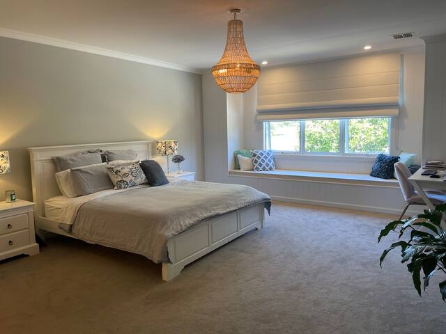 Hampton’s Entertainer with saltwater pool gallery image 5