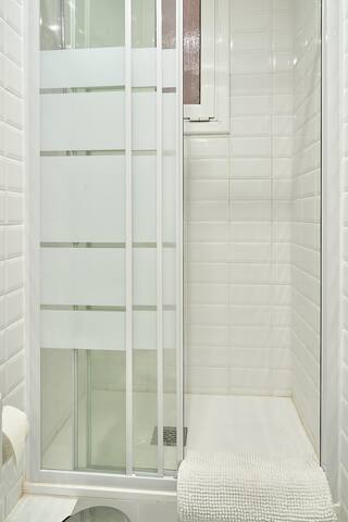 Family Flat Near Ramblas Barcelona 2 rooms gallery image 3