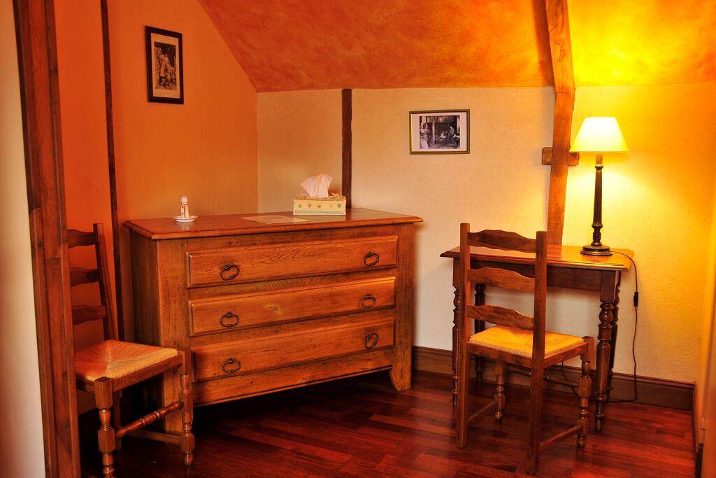 Mobilier en chêne massif