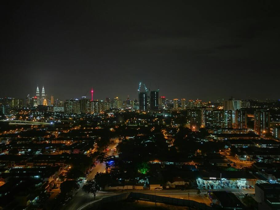 从家里露台拍过去的夜景