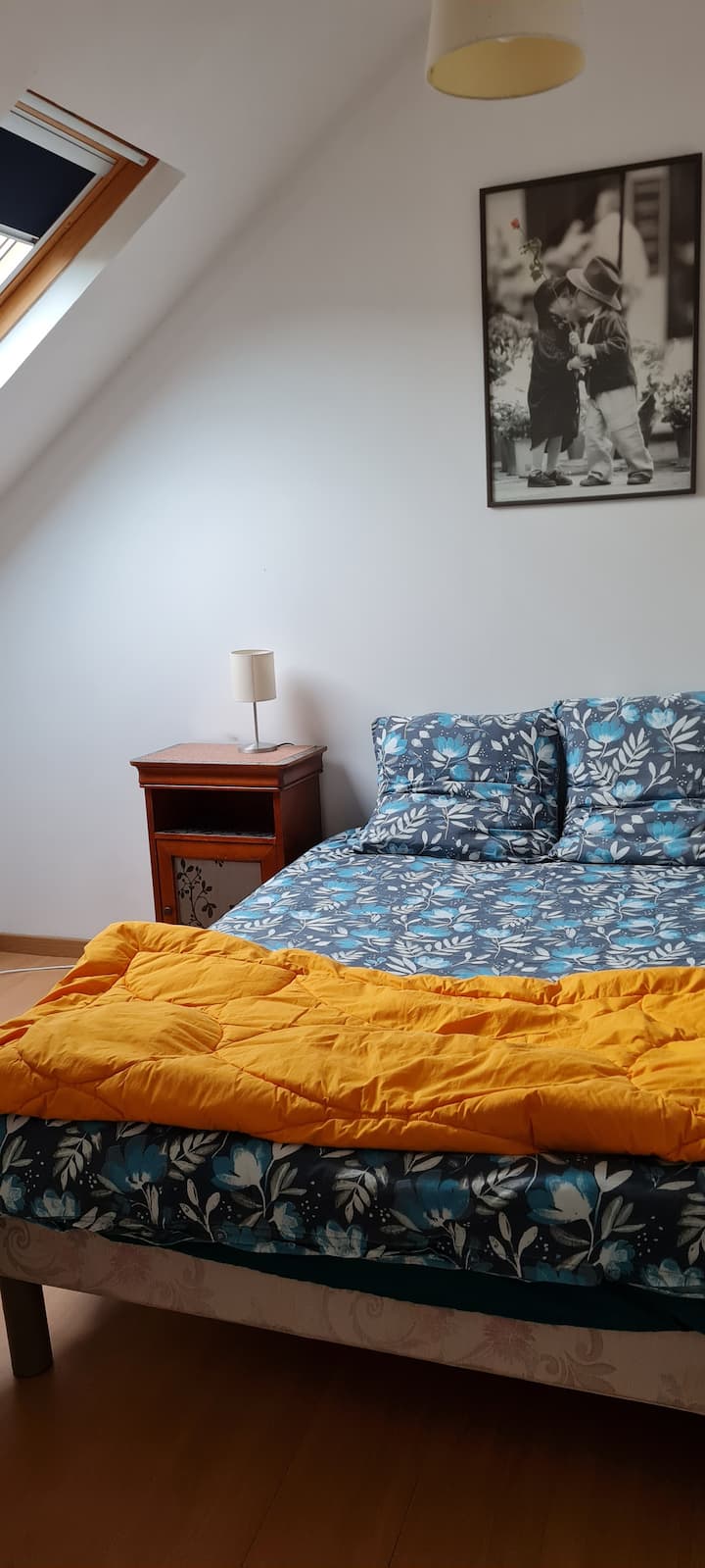 Vyumba vya kulala 2 na kitanda 1 cha malkia na kitanda 1 cha mtu mmoja 