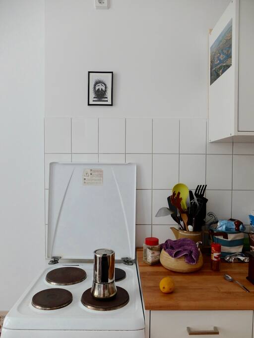 Eine große Küche lädt zum gemeinsamen Kochen ein